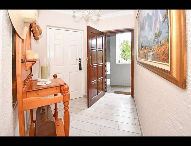 2 BEDROOM APARTMENT FOR SALE IN DOWERGLEN EXT 4